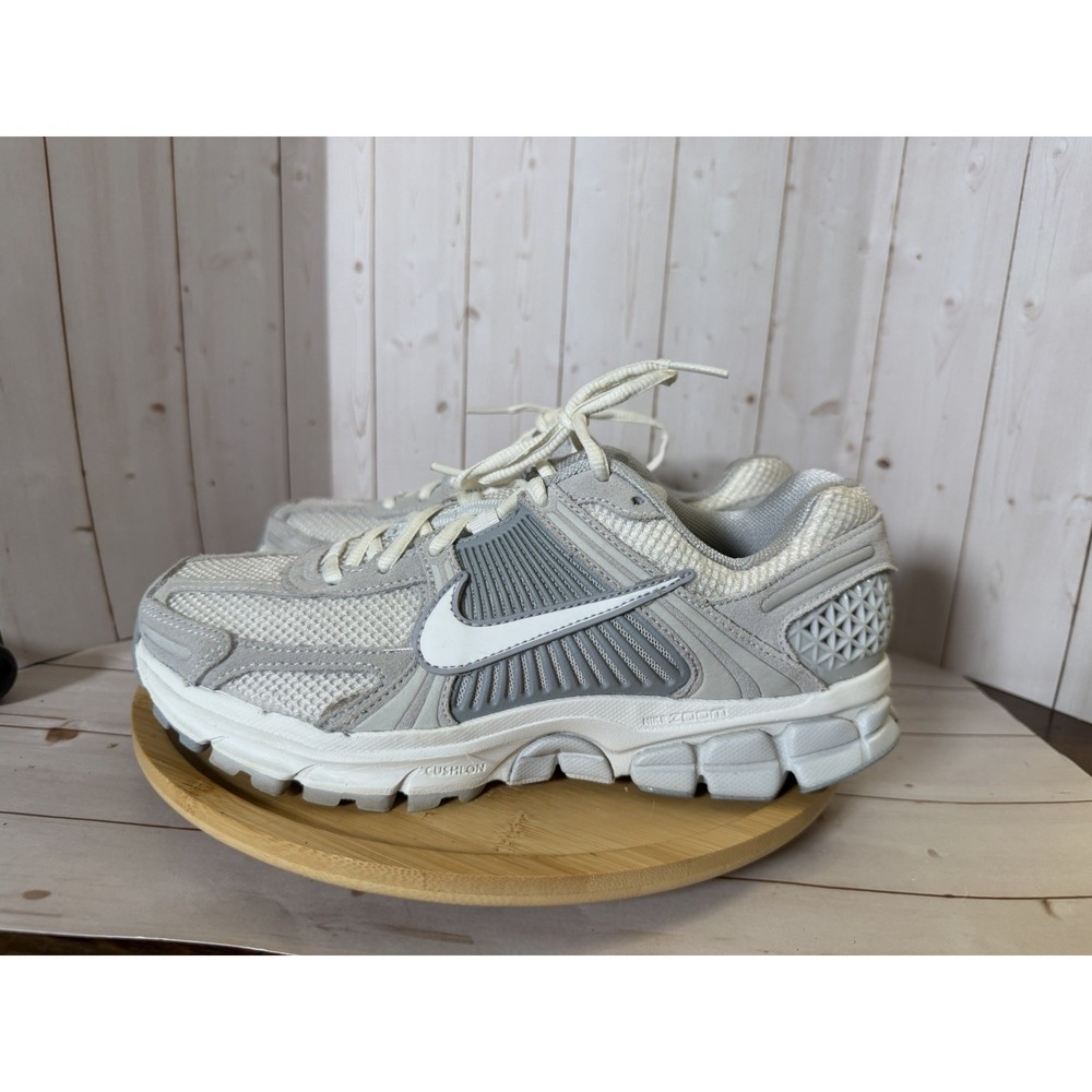 Nike Zoom Vomero 5 Sneaker Gray/White Pure Platinum Wolf Woman 9 Bowerman Series